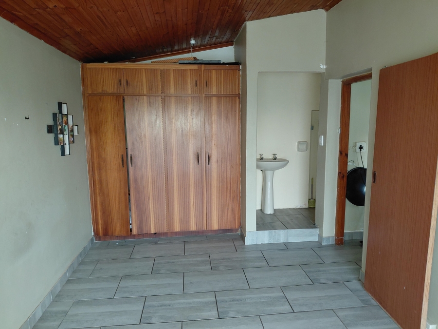 4 Bedroom Property for Sale in Heuwelkruin Eastern Cape